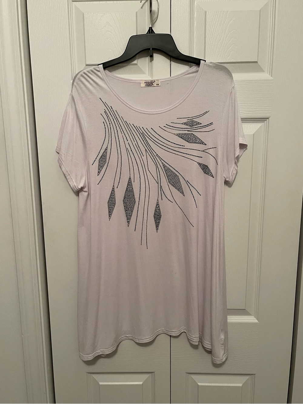 Julia Embellished White Tunic Top – Rhinestone Feather Design – Size S/M